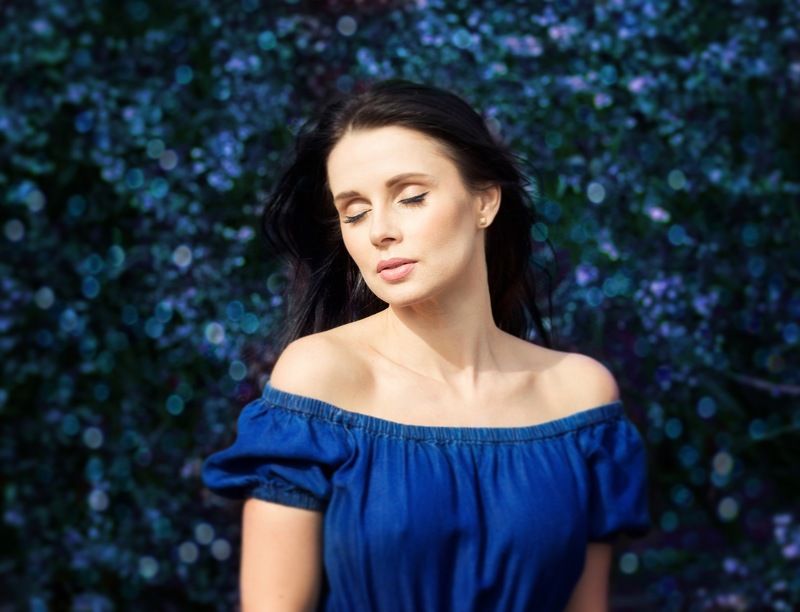 girl beauty outdoor eyes closed eyes blue Laraphoto preview