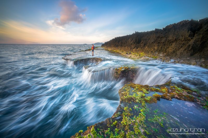 Sea waterfallphoto preview
