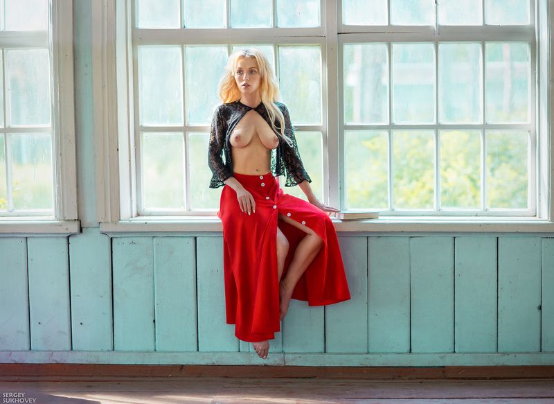 книга, чтение, библиотека, учеба, ню, красная юбка, кружево, обнаженная девушка, топлесс, солнечный день, читающая девушка Интересная книгаphoto preview