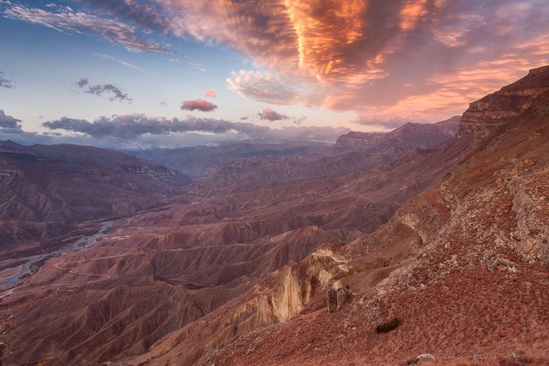 Рассвет над долиной реки Аварское Койсу недалеко от Хунзаха.photo preview