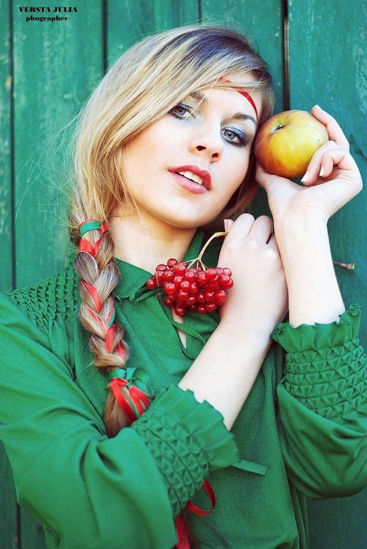 літо, яблука, ванна, зелений, Краснобоке літечко зів’яло, яблуком скотилось за поріг.photo preview