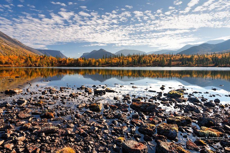 горы, хибины, осень, заполярье, озеро, долина, кунийок, кукисвумчорр, петрелиуса, юдычвумчорр, часначорр, индивичвумчорр, камни, вода, облака Озёра за Полярным кругомphoto preview