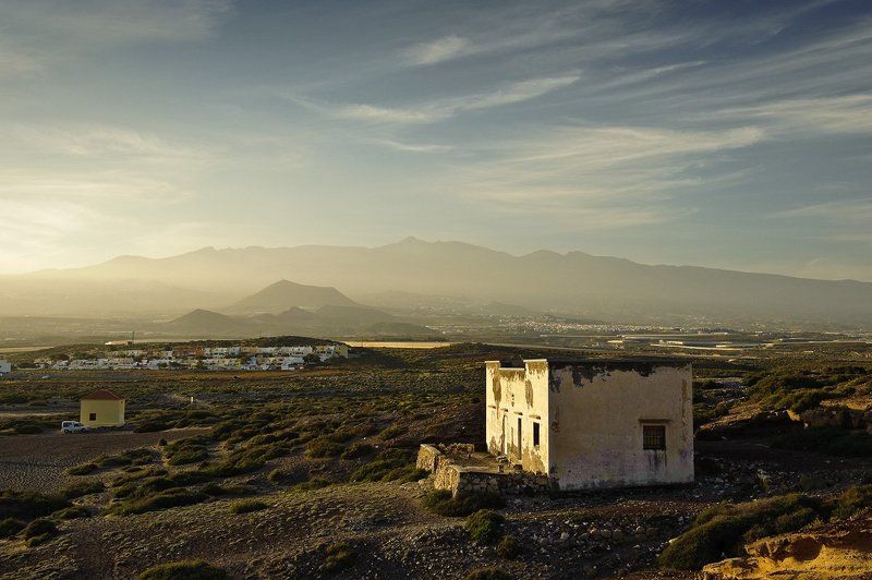 тенерифе Пейзаж с домиком на фоне горphoto preview