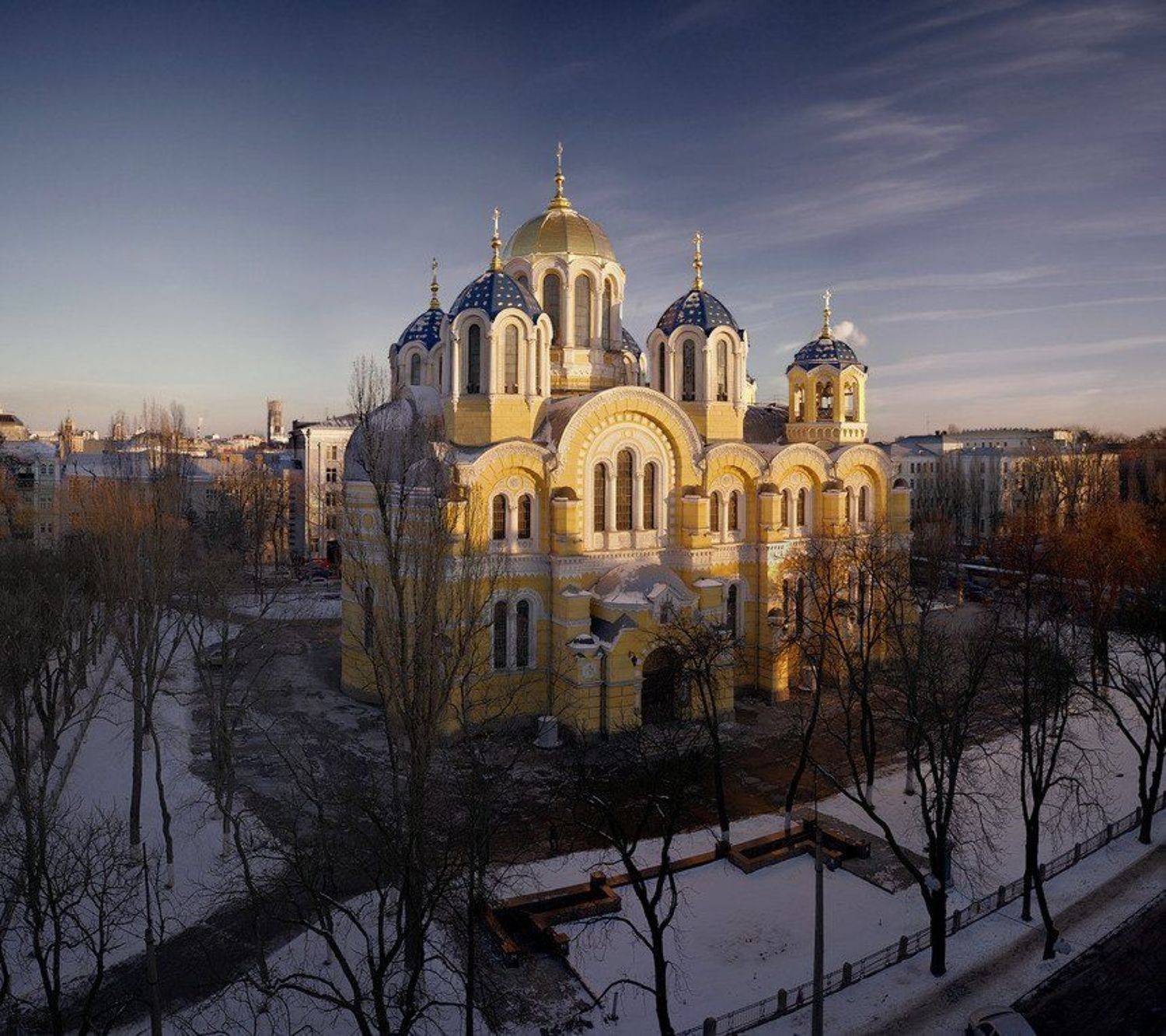 Владимирский собор провожает день. Автор: Максим Негода , Максим Негода