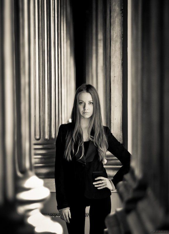 девушка, портрет, ч/б Перспективаphoto preview