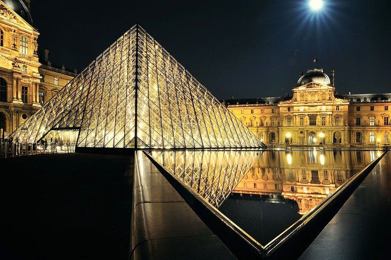 Идеальная геометрия Лувра (из серии Парижск)photo preview