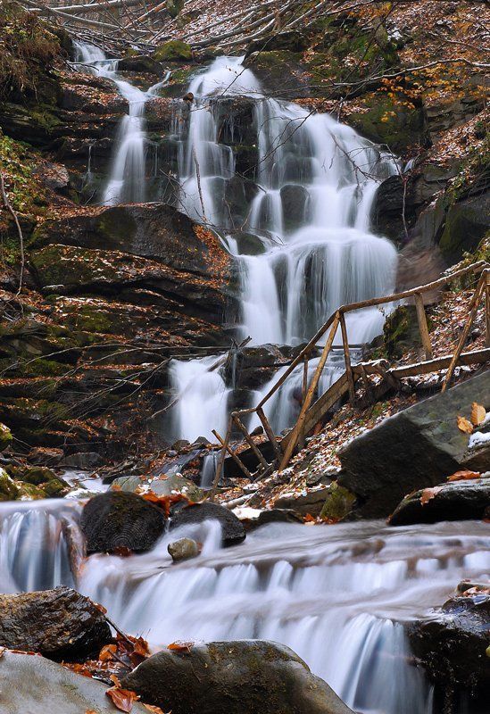 вода, водопад, осень, речка, камни, снег Осіння казкаphoto preview