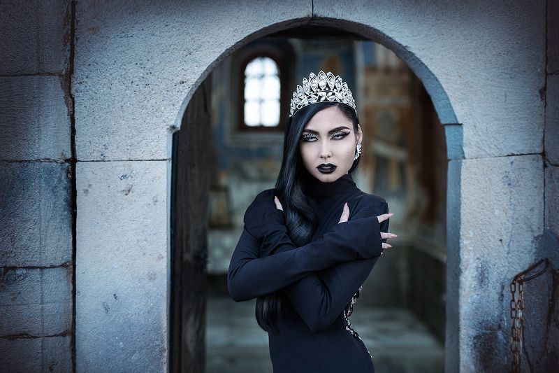 sexy, model, fashion, erotic, lips, body, makeup, jewels, crown, retouch Dark Queenphoto preview