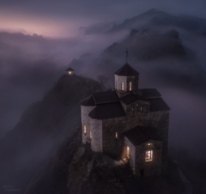 шоанинский храм, георгий победоносец, кавказ, карачаево-черкессия, туман, скала, горы Храмphoto preview