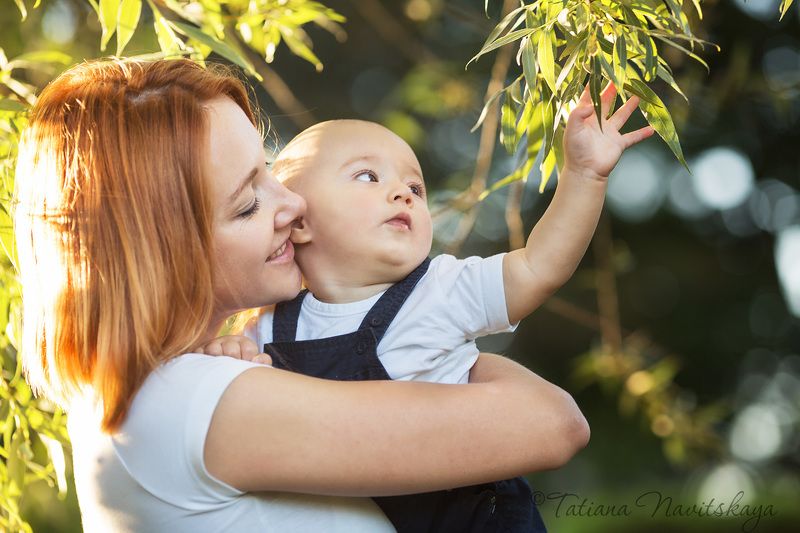 мама, ребенок, сын, мальчик, забота, мамина любовь, счастье, вместе, лето, солнце, ветки, трава photo preview