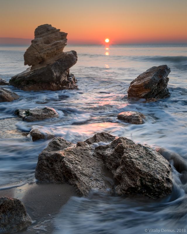 море, побережье, морской берег, горизонт, небо, зима, солнце, рассвет Морская симфония с солнцем. Побережье Черного моряphoto preview