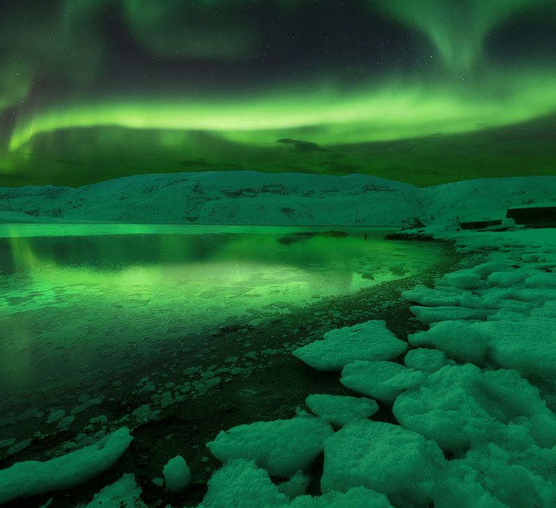 Aurora, theNothern Lights, night, Териберка, Кольский полуостров, Северное сияние Under the lights of Auroraphoto preview