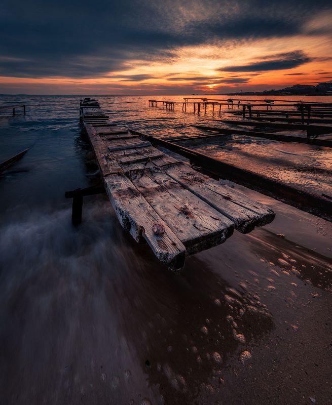 sea,sunset,pier,water,wave,sky,sun,outdoor,landscape,beautiful Waiting...photo preview