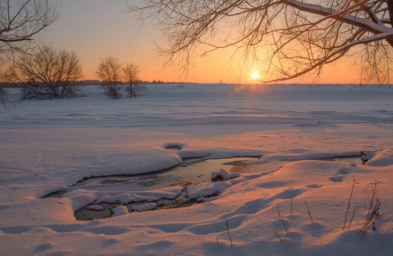 аксиньино, закат, солнце, вечер, снег, оранжевый, розовый, зимний пейзаж, зимний закат, полынья, ёлочка зимой, подмосковье, одинцовский район Москва река на закатеphoto preview