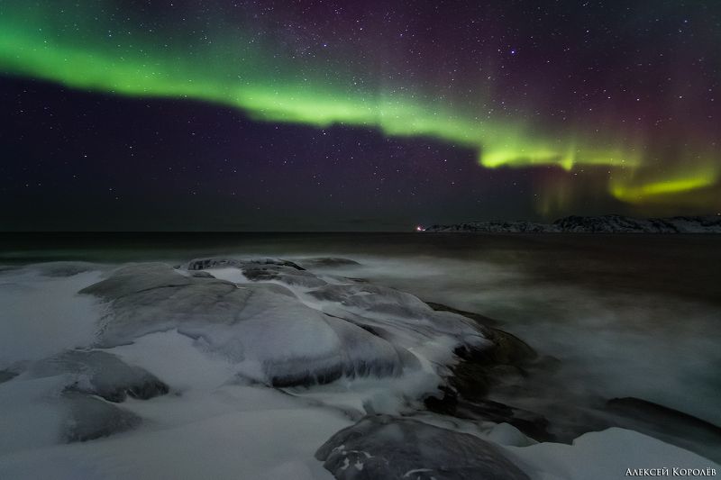 териберка, россия, кольский полуостров, баренцево море, арктика, север, заполярье, море, зима, ночь, звезды, аврора, пейзаж, природа, teriberka, russia, kola peninsula, barents sea, arctic, north, sea, winter, night, stars, aurora, landscape, nature Изумрудный путь фото превью