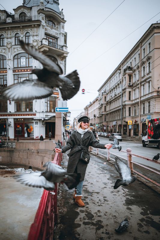 #portrait, #girl, #girls, #snow, #spring, #city, #портрет, #девушка, #город, #весна Девушка и голубиphoto preview