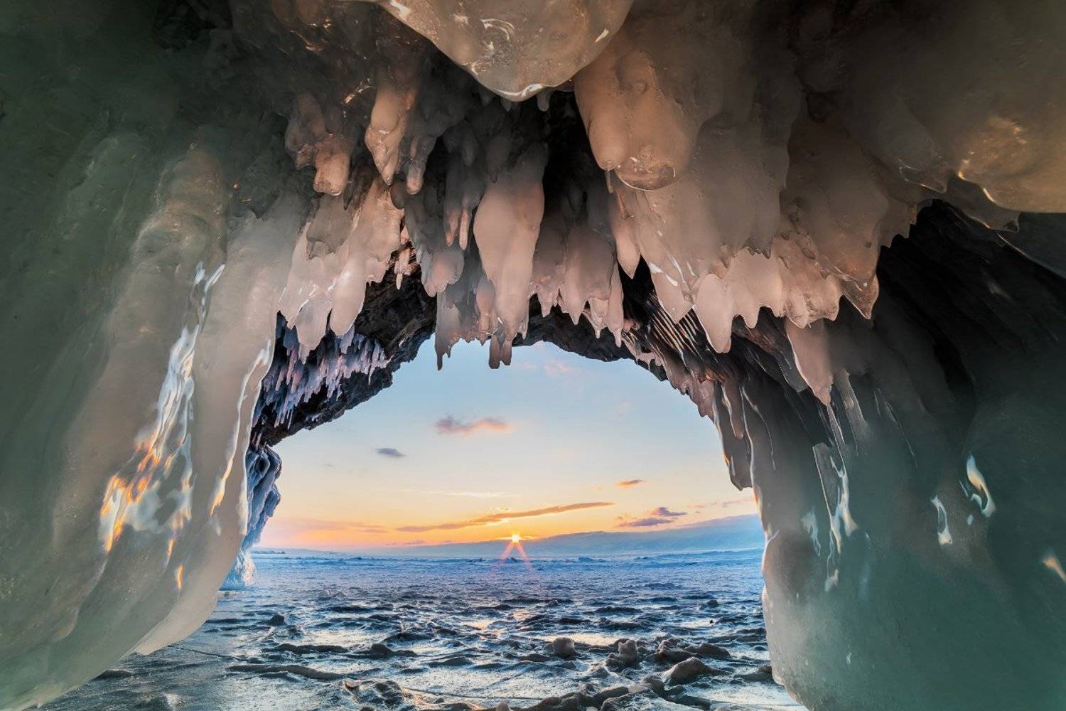 Врата. Автор: Антон Петрусь байкал,зима,пещера, лед, закат, Антон Петрусь