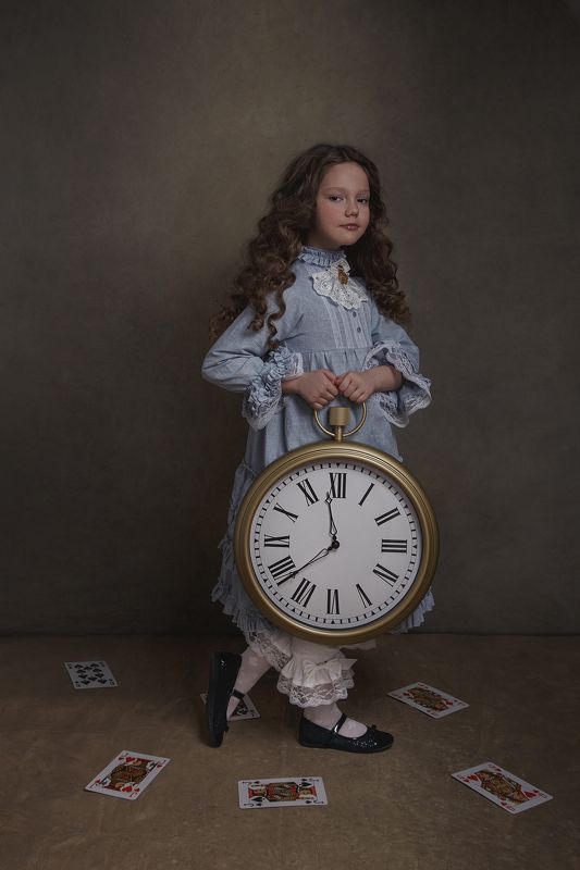 девочка, алиса с стран чудес, портрет, арт, часы, карты, сказка Festina lentephoto preview