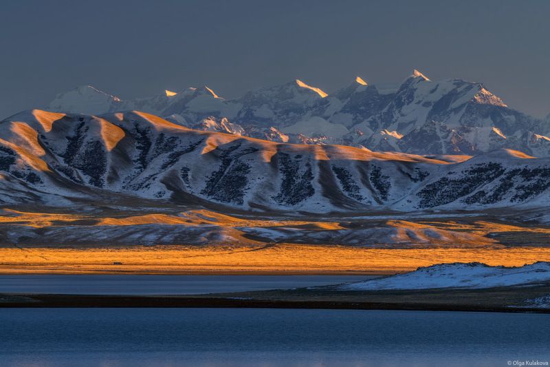 тянь-шань, вечер, закат, горы, осень, пик хан-тенгри, пик снежного лотоса, пик победы, озеро, тузколь Вечер на озере Тузкольphoto preview