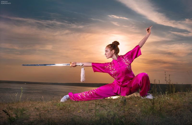 ушу, кунгфу, кунфу, меч, девушка-воин, воительница, фентези, девушка на закате, wushu Ушуphoto preview