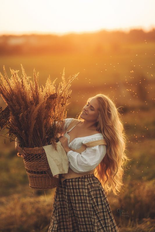 лето закат девушка ветер нежность тепло сказка образ история солнце Ветер в волосахphoto preview