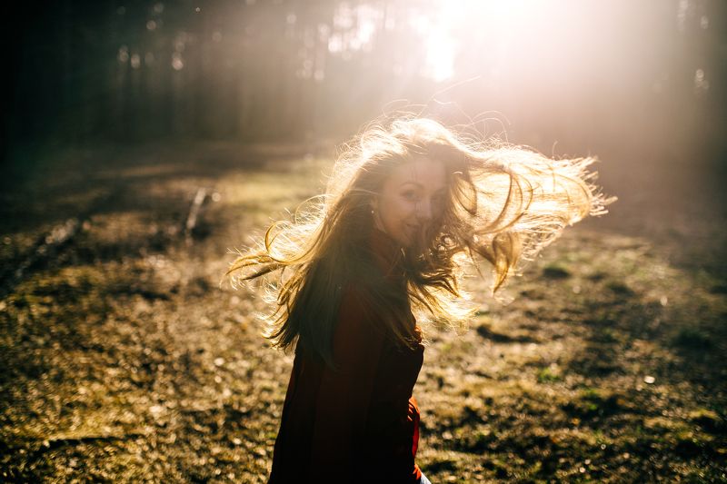 весна, солнце, волосы, ветер, лес, парк, природа Весенняя Мариphoto preview
