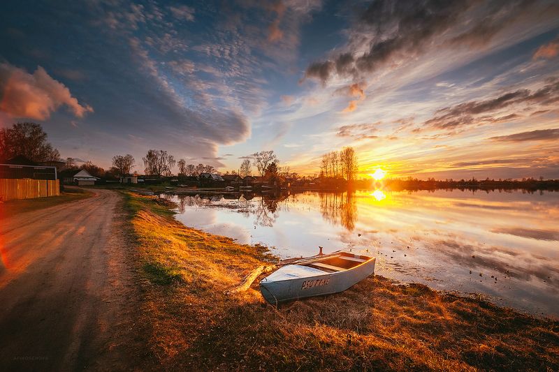 весна, закат, небо, облака, лодка, берег Весенний вечер на Волгеphoto preview
