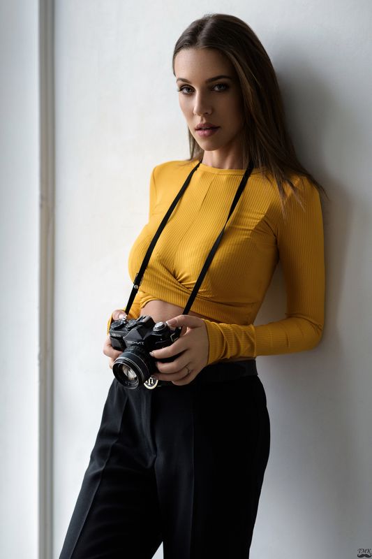 woman, portrait, natural light, nikon, zenit, photographer, black, yellow, style, look, people  Erikaphoto preview