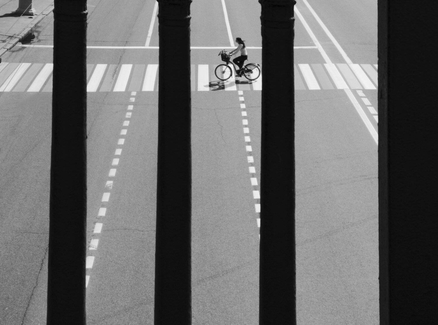 Parallel lines. Автор: Elena Beregatnova Moscow, Russia, Black and white, Monochrome, Street, Girl, Rhythm , Elena Beregatnova