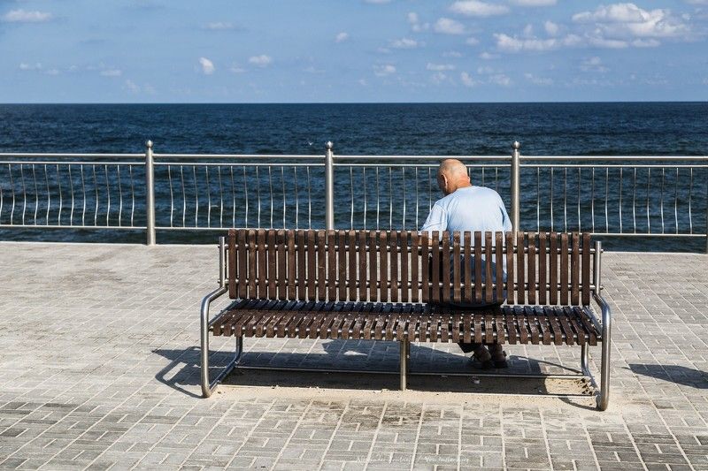Люди, город, улица, жанр, человек, море, цвет, берег, променад, скамья,  ***photo preview