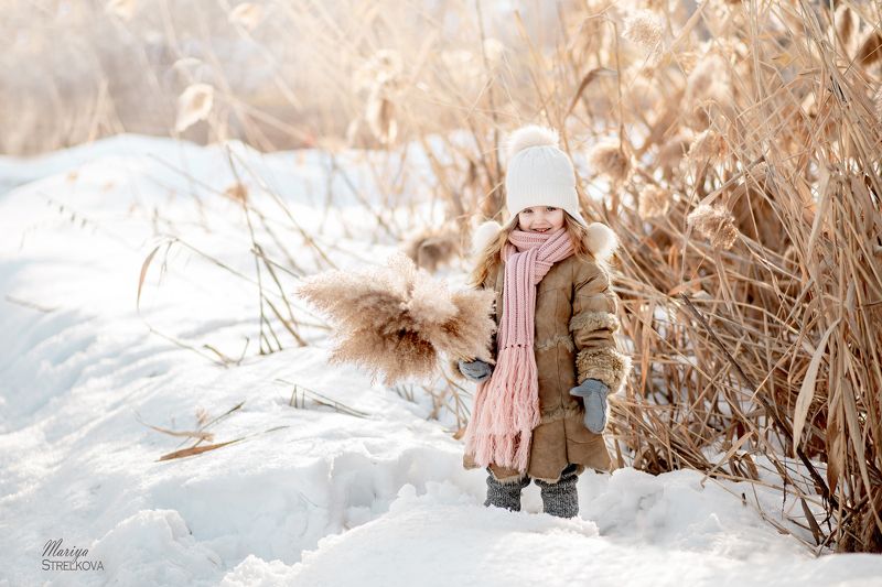 девочка, камыши, прогулка Мартовский денекphoto preview