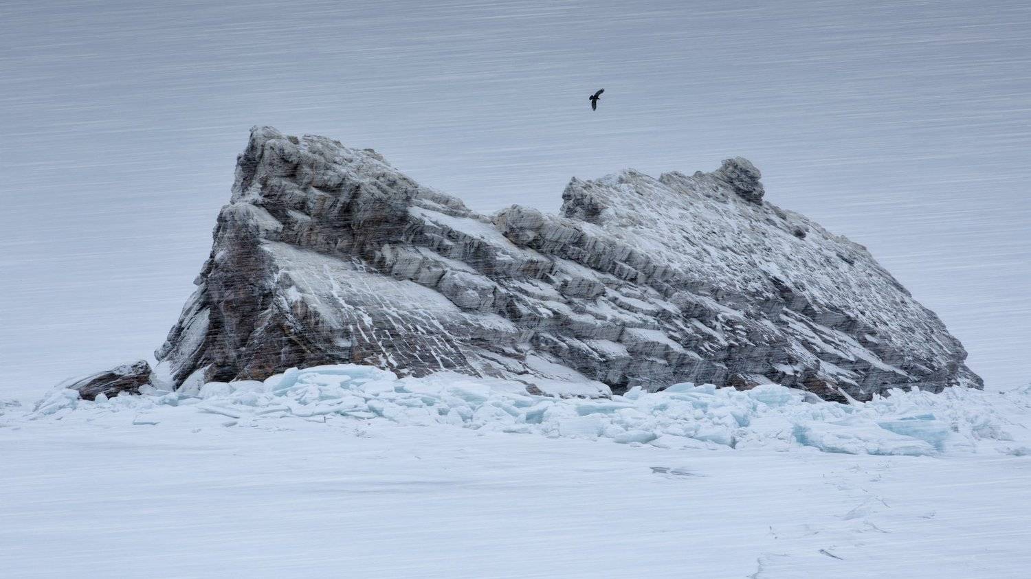 остров, байкал, зима, снег, метель, скалы, ворон, путешествие, стихия, борьба, ненастье, антон селезнев, Антон Селезнев