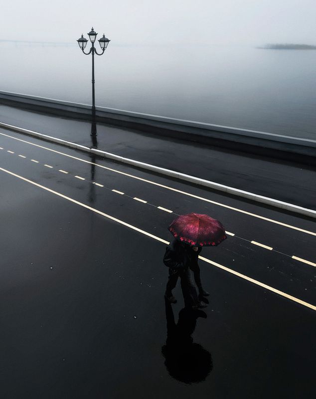 стрит, город, дождь, зонт, набережная, волга Континуумphoto preview