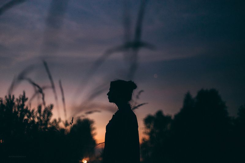 вечер, туман, девушка Марияphoto preview