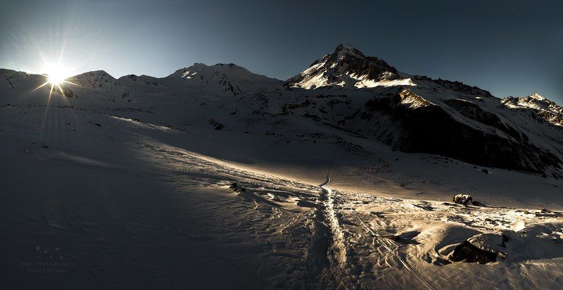 Кавказ, Грузия, Казбек, Казбеги, горы, закат, солнце, снег, тропа, путешествие Последний лучphoto preview