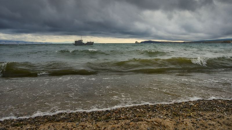 байкал, остров ольхон, шторм, хмурое утро, ветер баргузин нагоняет валы, baikal, olkhon island, storm, gloomy morning, wind barguzin drives up the trees, Валы Баргузина ...photo preview