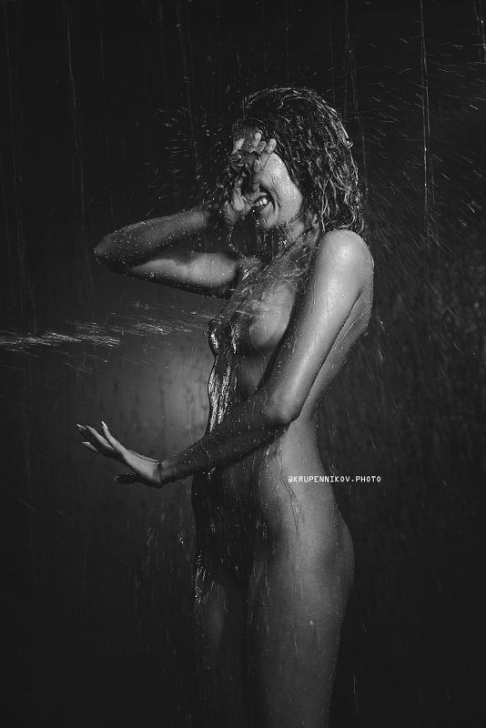 ню, аквастудия, брызги, вода, тело, чб Эляphoto preview