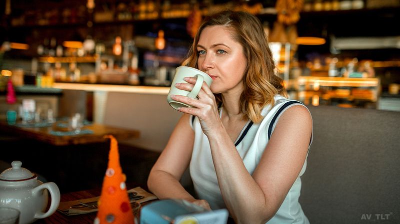 портрет, ресторан, чашка кофе, женщина, женский портрет Татьянаphoto preview