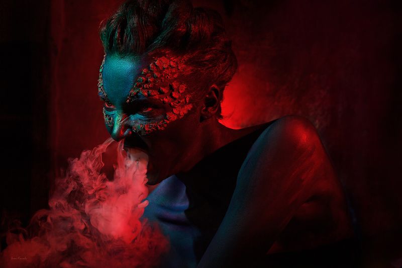 люди, портрет, дракон, арт, фейсарт, бодиарт, цвет, красный, огонь, дым, голова, взгляд, креатив, студия, фотокузница, ivankovale Драконphoto preview