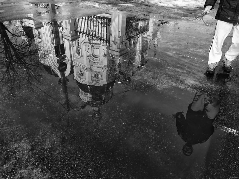 город,улица,дорога,человек,пешеход,лужа,храм ***photo preview