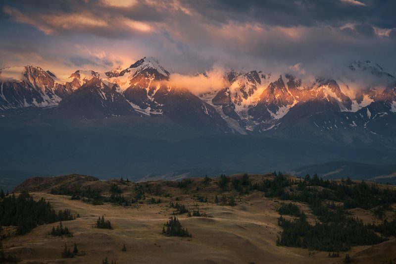 пейзаж, природа, горы, алтай, сибирь, россия, путешествия, туризм, красный, утро, раннее, хребет, большой, высокий, панорама, лето, рассвет, восход, степь, долина, холмы, лес, дерево Полоска утреннего света / Morning Glory stripephoto preview