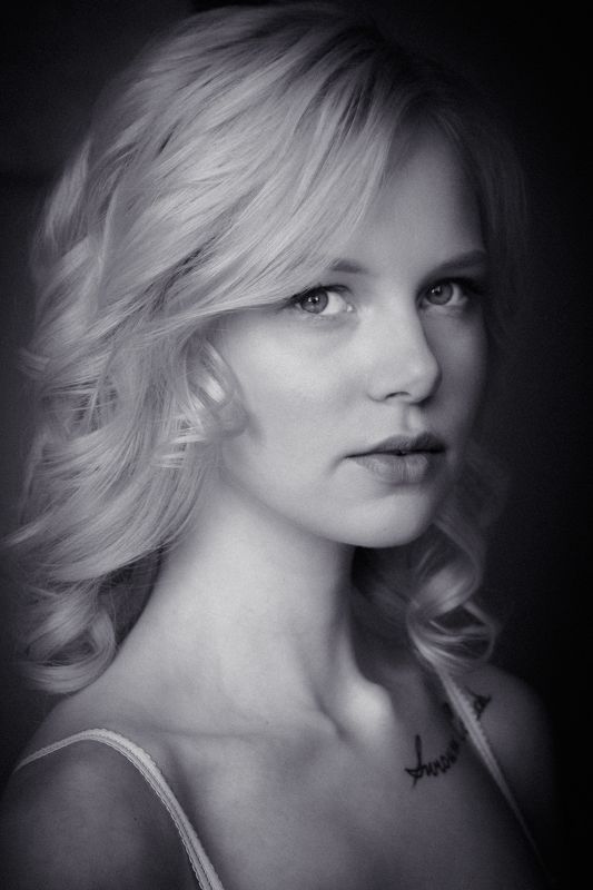 девушка, портрет ч/б, блондинка, глаза, лицо, красивая, girl, portrait, young, monochrome, female, eyes, face, beauty, pretty, underwear Portrait фото превью