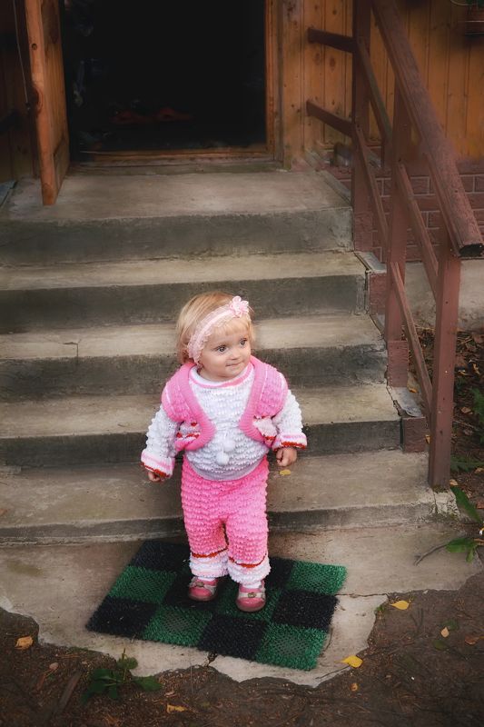 Дети, детство, портрет, цвет, девочка, child, childhood, portrait, color, girl, outdoor В начале пути фото превью