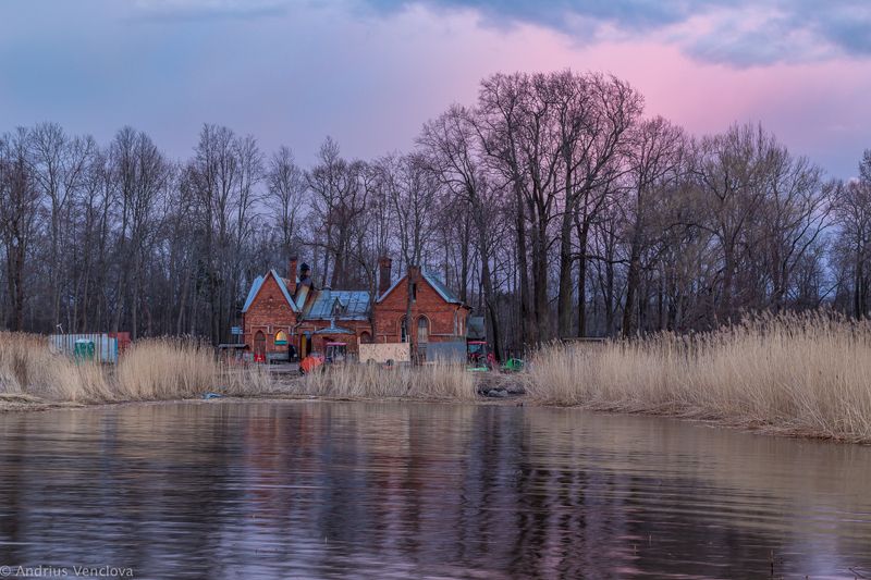 House on Waterphoto preview