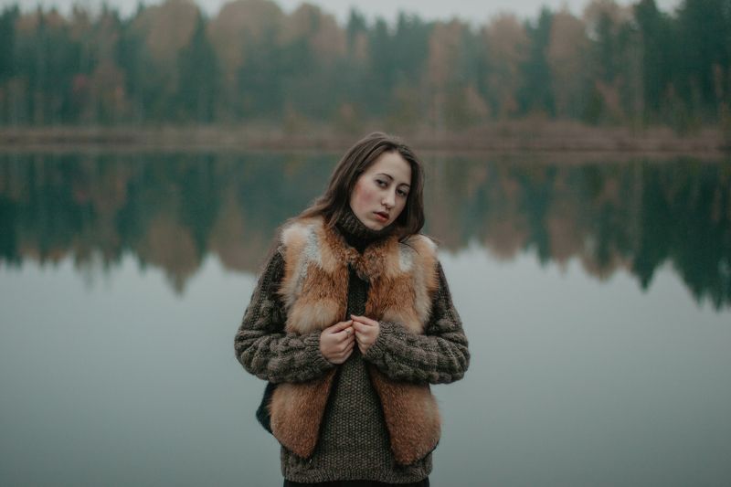 портрет, девушка, сумерки, гламур, атмосфера, лес, свет, озеро, осень, вечер, цвет Autumnphoto preview