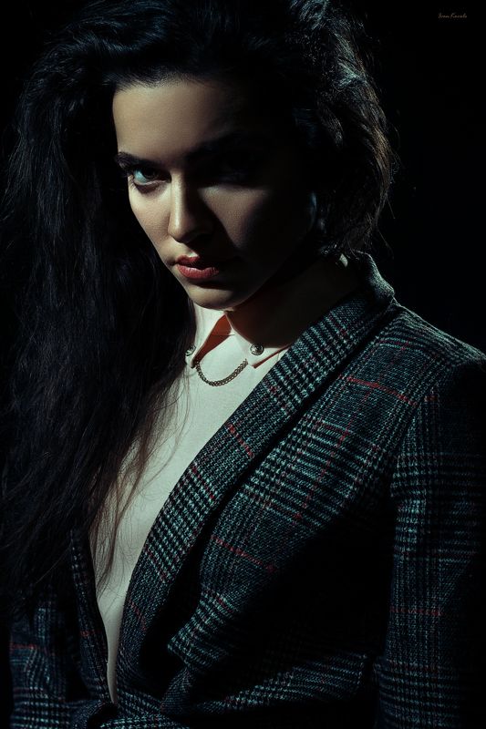 люди, девушка, лицо, портрет, глаза, взгляд, глаза, красота, молодость, эмоции, брюнетка, студия, фотокузница, ivankovale Розаphoto preview