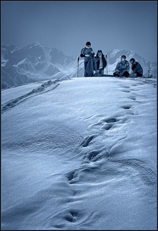 горы, перевал, снег, отдых, перекур отдых на перевале ...photo preview