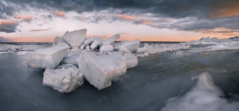 Март  Азовскийphoto preview