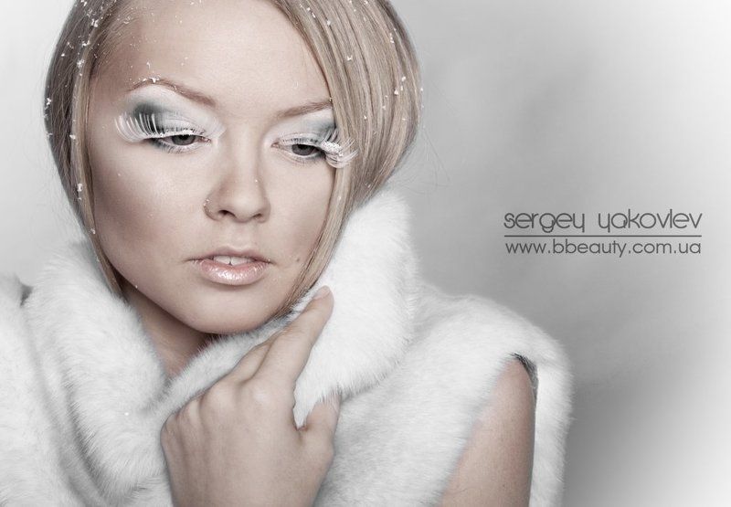 красивая девушка, портрет, холод, снежинки, шуба, зима hold me...photo preview