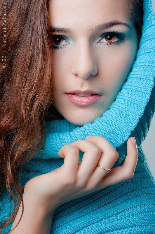 Девушка в голубом фото превью